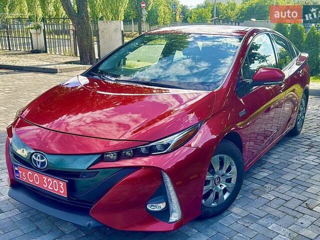 Красный Тойота Prius Prime, объемом двигателя 1.8 л и пробегом 67 тыс. км за 18400 $, фото 2 на Automoto.ua