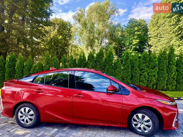 Красный Тойота Prius Prime, объемом двигателя 1.8 л и пробегом 67 тыс. км за 18400 $, фото 9 на Automoto.ua