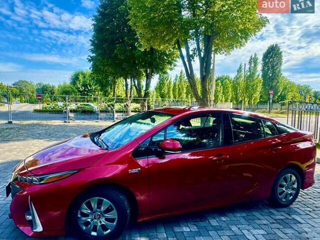 Красный Тойота Prius Prime, объемом двигателя 1.8 л и пробегом 67 тыс. км за 18400 $, фото 5 на Automoto.ua