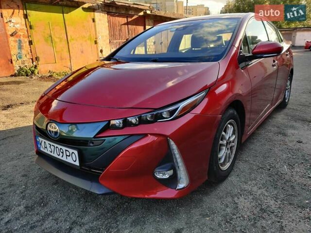 Красный Тойота Prius Prime, объемом двигателя 1.8 л и пробегом 93 тыс. км за 18900 $, фото 1 на Automoto.ua