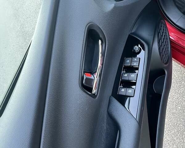 Красный Тойота Prius Prime, объемом двигателя 1.8 л и пробегом 136 тыс. км за 17700 $, фото 8 на Automoto.ua