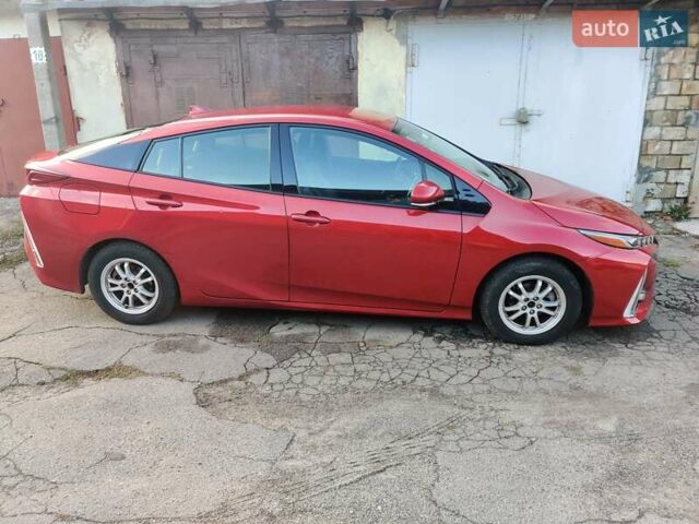 Красный Тойота Prius Prime, объемом двигателя 1.8 л и пробегом 93 тыс. км за 18900 $, фото 5 на Automoto.ua