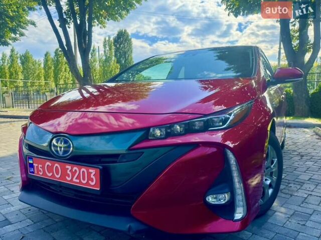 Красный Тойота Prius Prime, объемом двигателя 1.8 л и пробегом 67 тыс. км за 18400 $, фото 1 на Automoto.ua