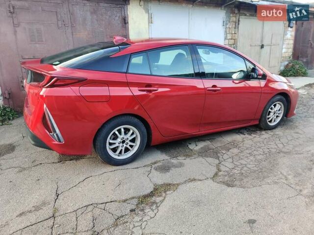 Красный Тойота Prius Prime, объемом двигателя 1.8 л и пробегом 93 тыс. км за 18900 $, фото 4 на Automoto.ua