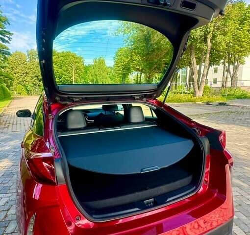 Красный Тойота Prius Prime, объемом двигателя 1.8 л и пробегом 67 тыс. км за 18400 $, фото 12 на Automoto.ua