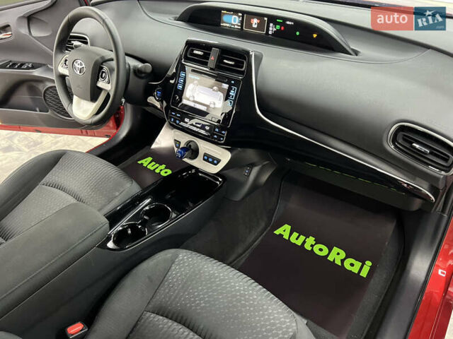 Красный Тойота Prius Prime, объемом двигателя 1.8 л и пробегом 127 тыс. км за 17900 $, фото 6 на Automoto.ua