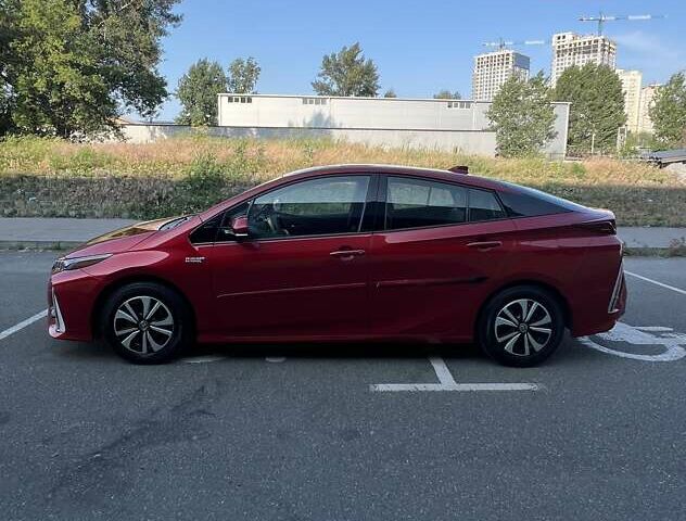 Красный Тойота Prius Prime, объемом двигателя 1.8 л и пробегом 136 тыс. км за 17700 $, фото 6 на Automoto.ua