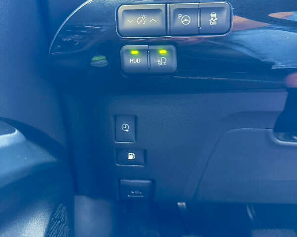 Красный Тойота Prius Prime, объемом двигателя 1.8 л и пробегом 67 тыс. км за 18400 $, фото 17 на Automoto.ua