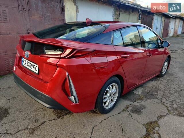 Красный Тойота Prius Prime, объемом двигателя 1.8 л и пробегом 93 тыс. км за 18900 $, фото 3 на Automoto.ua