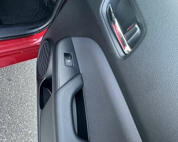 Красный Тойота Prius Prime, объемом двигателя 1.8 л и пробегом 136 тыс. км за 17700 $, фото 17 на Automoto.ua