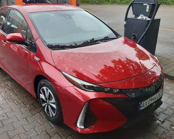 Красный Тойота Prius Prime, объемом двигателя 1.8 л и пробегом 76 тыс. км за 18000 $, фото 2 на Automoto.ua