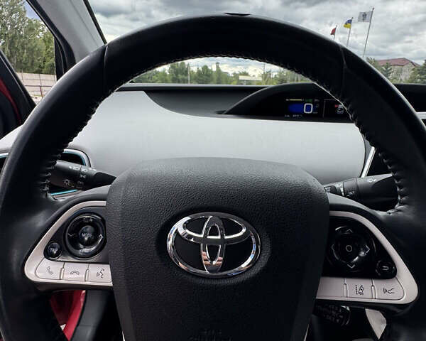 Тойота Prius Prime 2018 у Києві на Automoto.ua Червоний Тойота Prius Prime, об'ємом двигуна 1.8 л та пробігом 99 тис. км за 17300 $, фото 12 на Automoto.ua