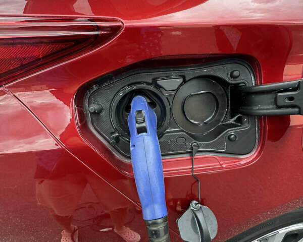 Тойота Prius Prime 2018 у Києві на Automoto.ua Червоний Тойота Prius Prime, об'ємом двигуна 1.8 л та пробігом 99 тис. км за 17300 $, фото 10 на Automoto.ua