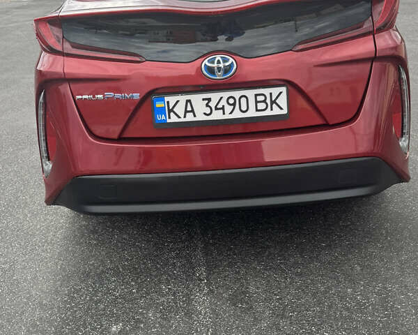 Тойота Prius Prime 2018 у Києві на Automoto.ua Червоний Тойота Prius Prime, об'ємом двигуна 1.8 л та пробігом 99 тис. км за 17300 $, фото 2 на Automoto.ua