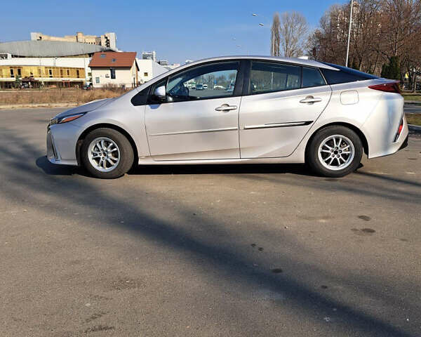 Тойота Prius Prime, об'ємом двигуна 1.8 л та пробігом 70 тис. км за 16900 $, фото 6 на Automoto.ua