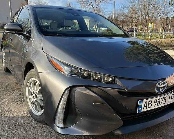 Серый Тойота Prius Prime, объемом двигателя 1.8 л и пробегом 33 тыс. км за 21900 $, фото 1 на Automoto.ua