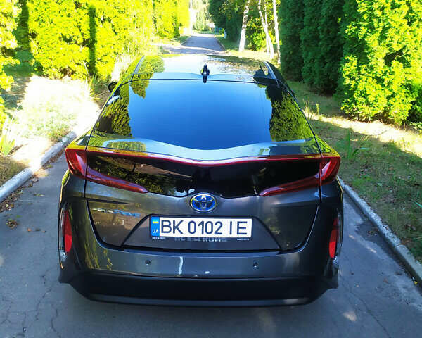 Серый Тойота Prius Prime, объемом двигателя 1.8 л и пробегом 202 тыс. км за 21999 $, фото 5 на Automoto.ua