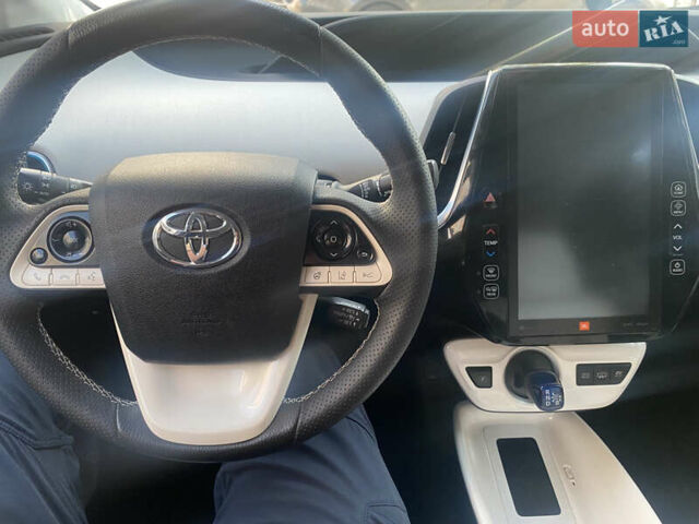 Серый Тойота Prius Prime, объемом двигателя 1.8 л и пробегом 202 тыс. км за 21999 $, фото 7 на Automoto.ua