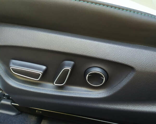 Серый Тойота Prius Prime, объемом двигателя 1.8 л и пробегом 202 тыс. км за 21999 $, фото 10 на Automoto.ua