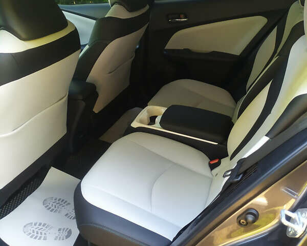 Серый Тойота Prius Prime, объемом двигателя 1.8 л и пробегом 202 тыс. км за 21999 $, фото 15 на Automoto.ua