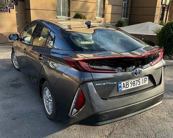 Сірий Тойота Prius Prime, об'ємом двигуна 1.8 л та пробігом 33 тис. км за 21900 $, фото 2 на Automoto.ua