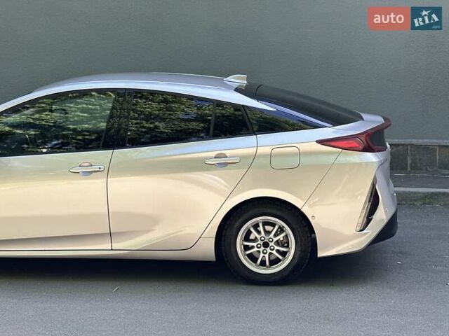 Сірий Тойота Prius Prime, об'ємом двигуна 1.8 л та пробігом 80 тис. км за 18200 $, фото 7 на Automoto.ua