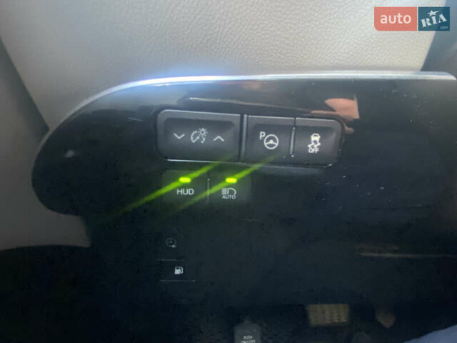 Серый Тойота Prius Prime, объемом двигателя 1.8 л и пробегом 202 тыс. км за 21999 $, фото 8 на Automoto.ua