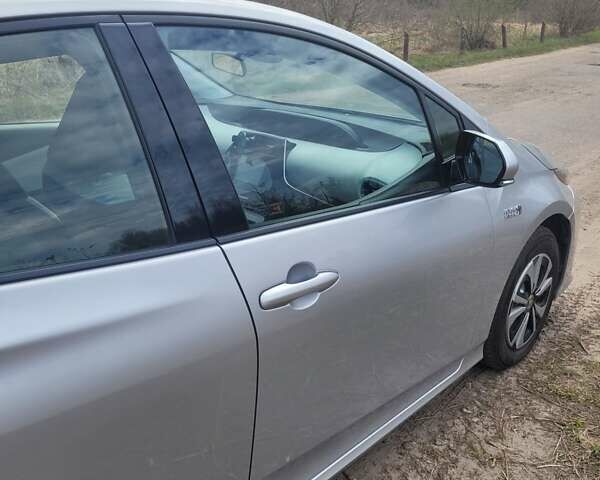 Сірий Тойота Prius Prime, об'ємом двигуна 1.8 л та пробігом 92 тис. км за 17300 $, фото 9 на Automoto.ua