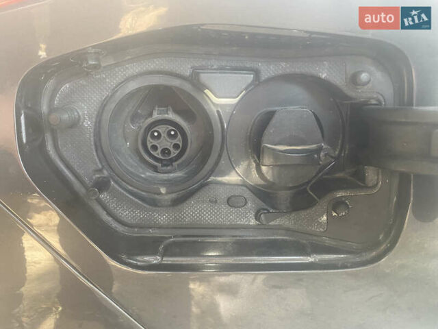 Серый Тойота Prius Prime, объемом двигателя 1.8 л и пробегом 202 тыс. км за 21999 $, фото 17 на Automoto.ua