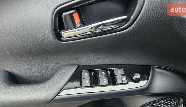 Серый Тойота Prius Prime, объемом двигателя 1.8 л и пробегом 92 тыс. км за 18799 $, фото 12 на Automoto.ua