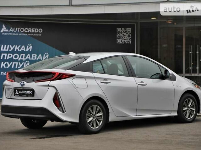 Серый Тойота Prius Prime, объемом двигателя 1.8 л и пробегом 20 тыс. км за 22500 $, фото 3 на Automoto.ua