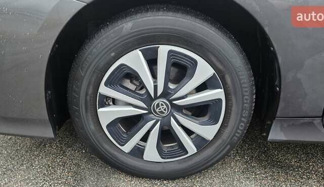 Серый Тойота Prius Prime, объемом двигателя 1.8 л и пробегом 92 тыс. км за 18799 $, фото 9 на Automoto.ua