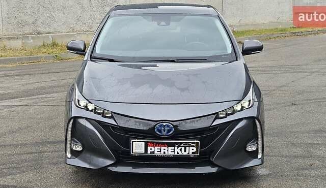 Серый Тойота Prius Prime, объемом двигателя 1.8 л и пробегом 92 тыс. км за 18799 $, фото 1 на Automoto.ua