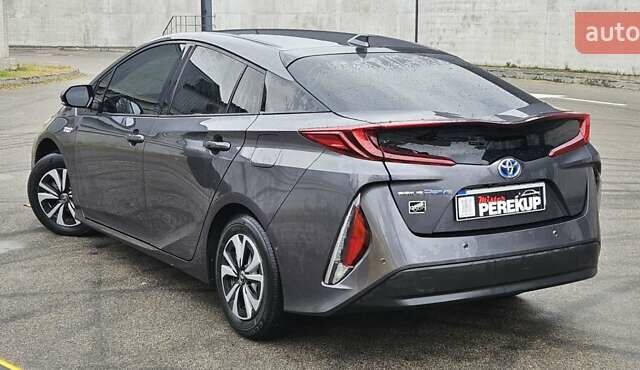 Серый Тойота Prius Prime, объемом двигателя 1.8 л и пробегом 92 тыс. км за 18799 $, фото 5 на Automoto.ua