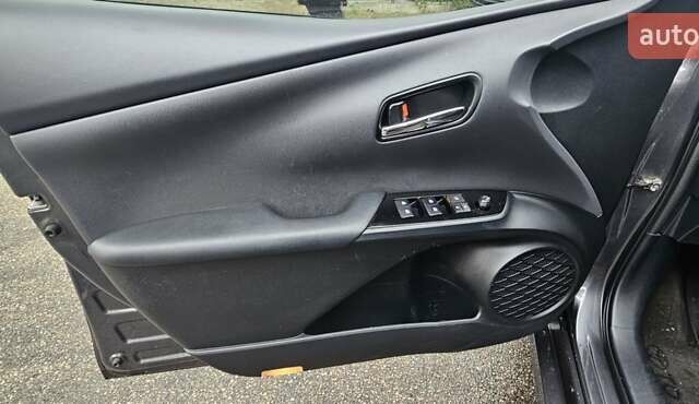 Серый Тойота Prius Prime, объемом двигателя 1.8 л и пробегом 92 тыс. км за 18799 $, фото 11 на Automoto.ua