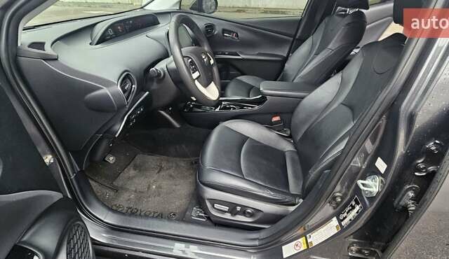 Серый Тойота Prius Prime, объемом двигателя 1.8 л и пробегом 92 тыс. км за 18799 $, фото 13 на Automoto.ua