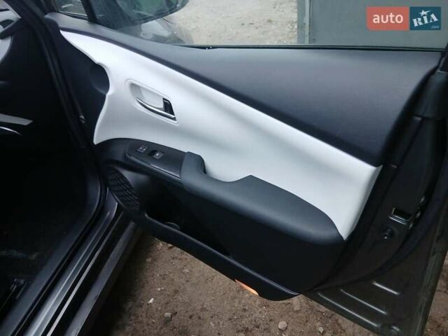 Серый Тойота Prius Prime, объемом двигателя 1.8 л и пробегом 150 тыс. км за 18490 $, фото 18 на Automoto.ua