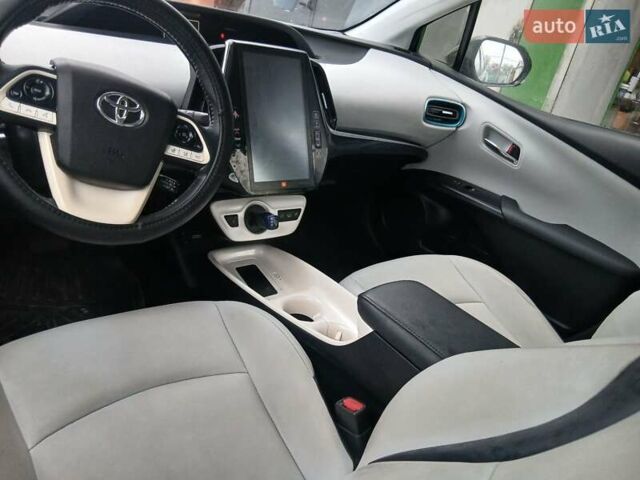 Серый Тойота Prius Prime, объемом двигателя 1.8 л и пробегом 150 тыс. км за 18490 $, фото 9 на Automoto.ua