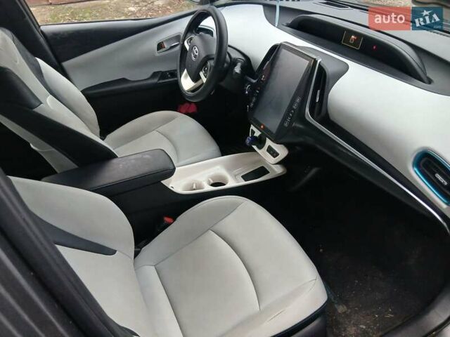 Серый Тойота Prius Prime, объемом двигателя 1.8 л и пробегом 150 тыс. км за 18490 $, фото 16 на Automoto.ua