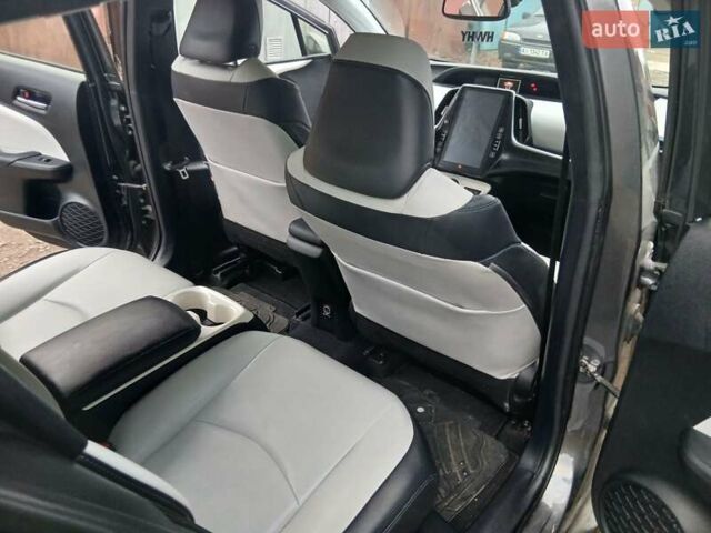 Серый Тойота Prius Prime, объемом двигателя 1.8 л и пробегом 150 тыс. км за 18490 $, фото 20 на Automoto.ua