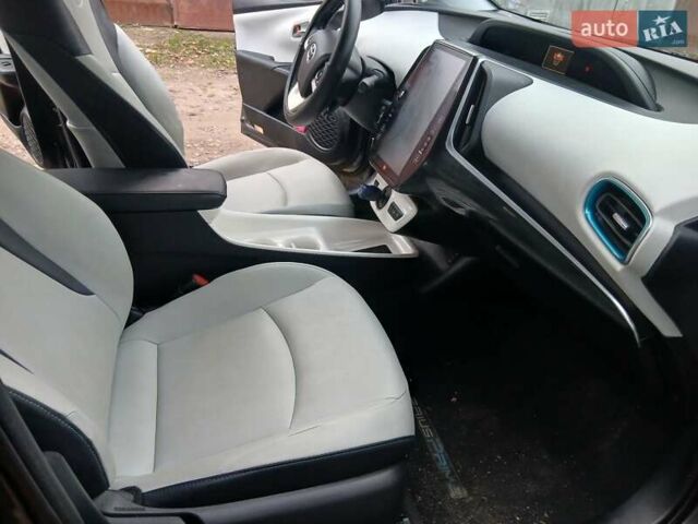 Серый Тойота Prius Prime, объемом двигателя 1.8 л и пробегом 150 тыс. км за 18490 $, фото 23 на Automoto.ua