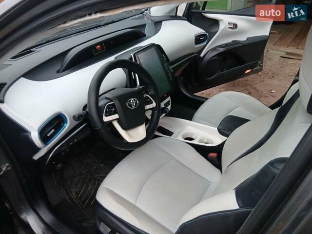 Серый Тойота Prius Prime, объемом двигателя 1.8 л и пробегом 150 тыс. км за 18490 $, фото 17 на Automoto.ua