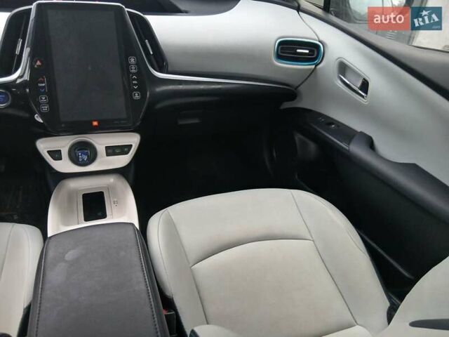 Серый Тойота Prius Prime, объемом двигателя 1.8 л и пробегом 150 тыс. км за 18490 $, фото 7 на Automoto.ua