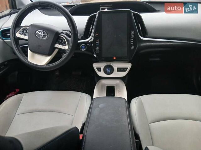 Серый Тойота Prius Prime, объемом двигателя 1.8 л и пробегом 150 тыс. км за 18490 $, фото 11 на Automoto.ua