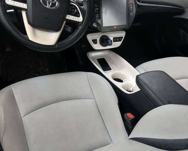 Серый Тойота Prius Prime, объемом двигателя 1.8 л и пробегом 150 тыс. км за 18490 $, фото 12 на Automoto.ua