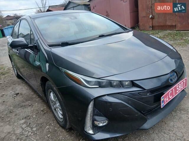 Серый Тойота Prius Prime, объемом двигателя 1.8 л и пробегом 150 тыс. км за 18490 $, фото 3 на Automoto.ua