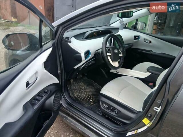 Серый Тойота Prius Prime, объемом двигателя 1.8 л и пробегом 150 тыс. км за 18490 $, фото 13 на Automoto.ua
