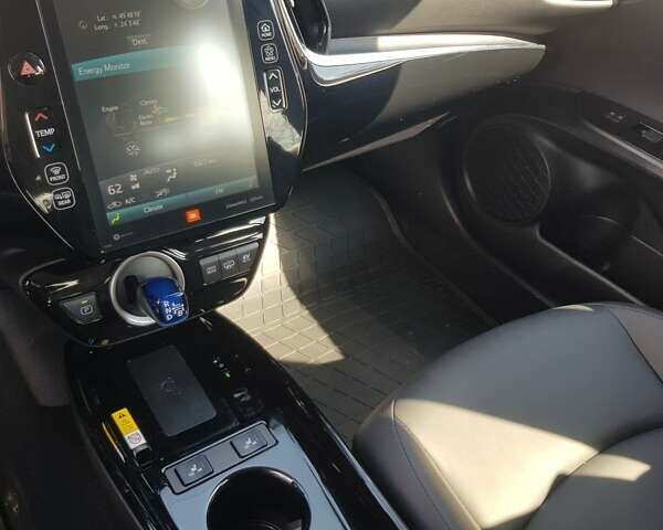 Серый Тойота Prius Prime, объемом двигателя 1.8 л и пробегом 5 тыс. км за 34568 $, фото 4 на Automoto.ua