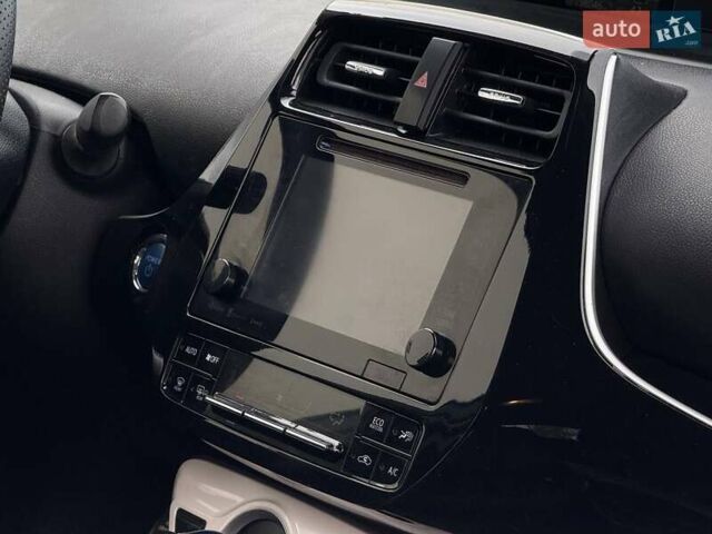 Синій Тойота Prius Prime, об'ємом двигуна 1.8 л та пробігом 196 тис. км за 17500 $, фото 10 на Automoto.ua