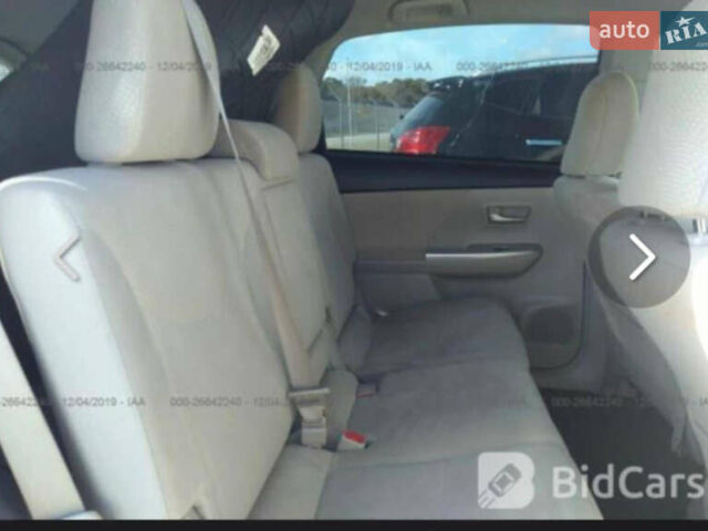 Белый Тойота Prius v, объемом двигателя 1.8 л и пробегом 340 тыс. км за 13200 $, фото 9 на Automoto.ua